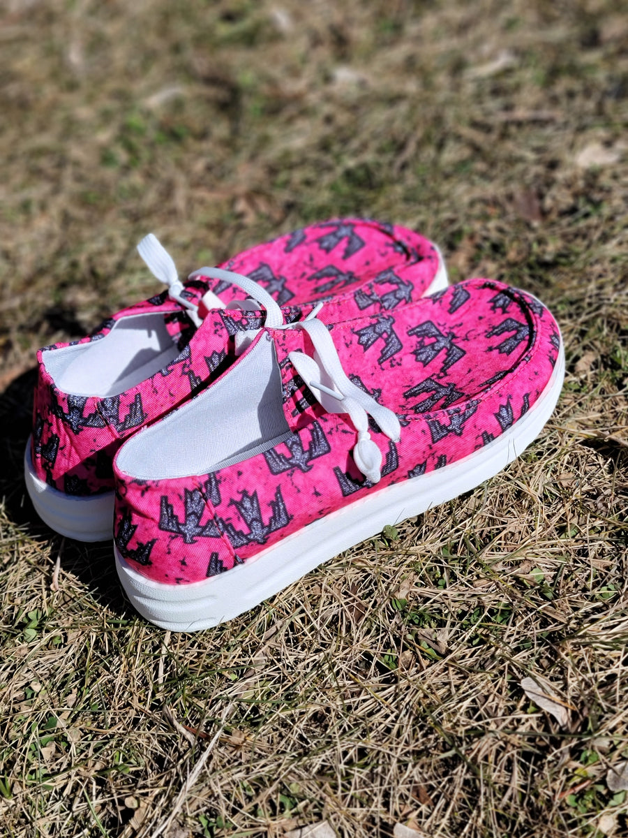 Pink on sale flamingo vans